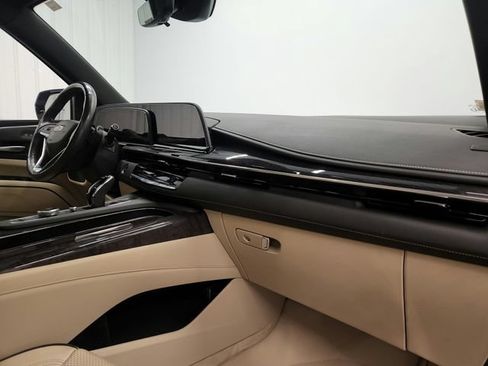 Used 2023 Cadillac Escalade ESV Premium Luxury AWD/4WD image 37