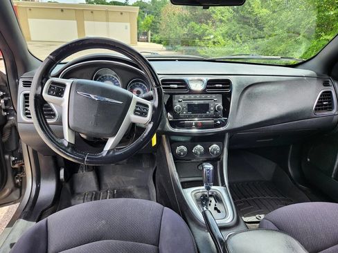 Used 2012 Chrysler 200 Touring FWD image 22