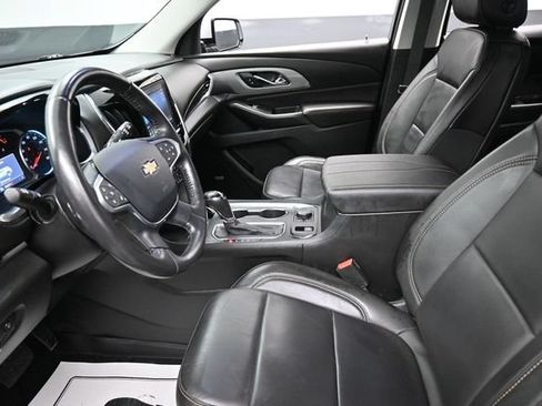 Used 2020 Chevrolet Traverse LT w/ LT Premium Package FWD image 16