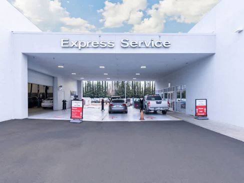 Used 2015 Toyota Camry LE image 33