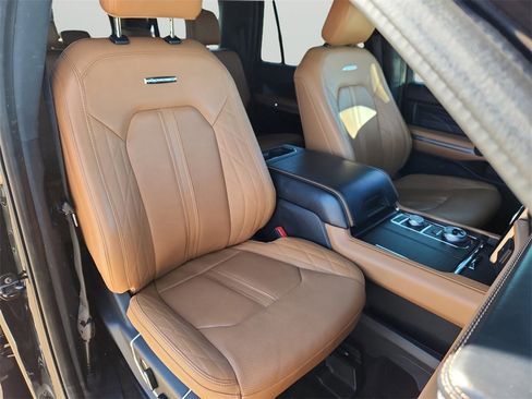 Used 2022 Ford Expedition Max Platinum image 16