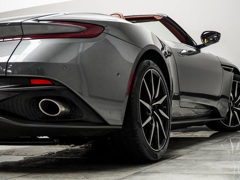 Used 2019 Aston Martin DB11 Volante image 20