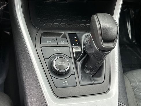 Used 2022 Toyota RAV4 XLE image 24