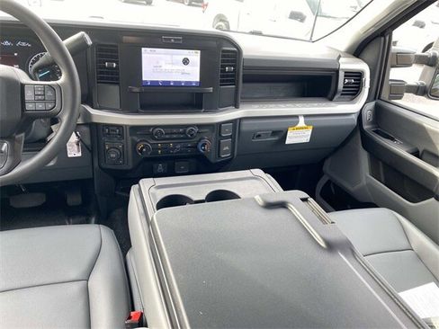 New 2026 Ford F550 4x4 Crew Cab Super Duty image 32