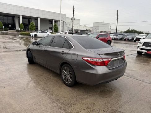 Used 2015 Toyota Camry SE w/ Moonroof Package FWD image 7