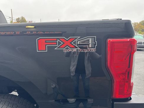 Used 2017 Ford F250 Lariat w/ Chrome Package image 8