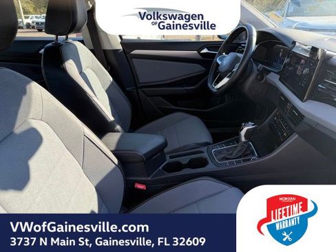 Certified 2025 Volkswagen Jetta SE image 9