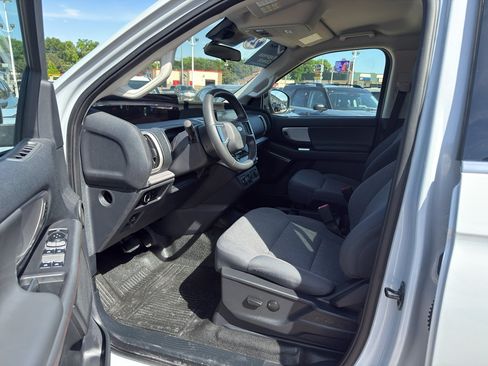 Used 2025 Ford Expedition XL AWD/4WD image 9
