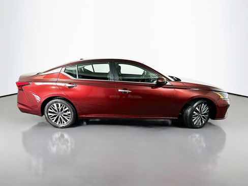 Used 2023 Nissan Altima 2.5 SV image 8