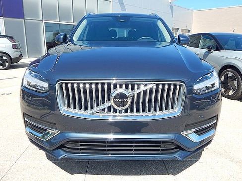 Certified 2025 Volvo XC90 B6 Plus image 12