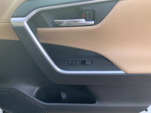 New 2025 Toyota RAV4 Limited image 18