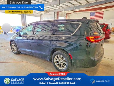 Used 2024 Chrysler Pacifica Touring-L AWD/4WD image 3