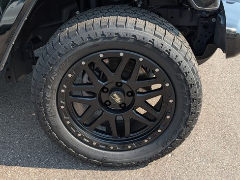 Used 2022 Jeep Wrangler Unlimited Sahara AWD/4WD image 15