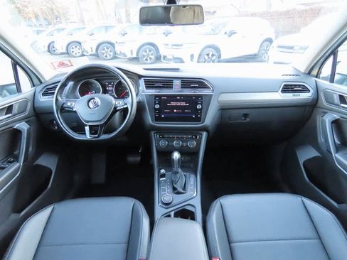 Used 2019 Volkswagen Tiguan SE image 18