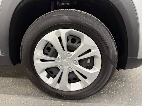 Used 2024 Chevrolet Trax LS image 21