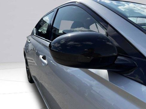 Used 2024 Nissan Altima 2.5 SR FWD image 8