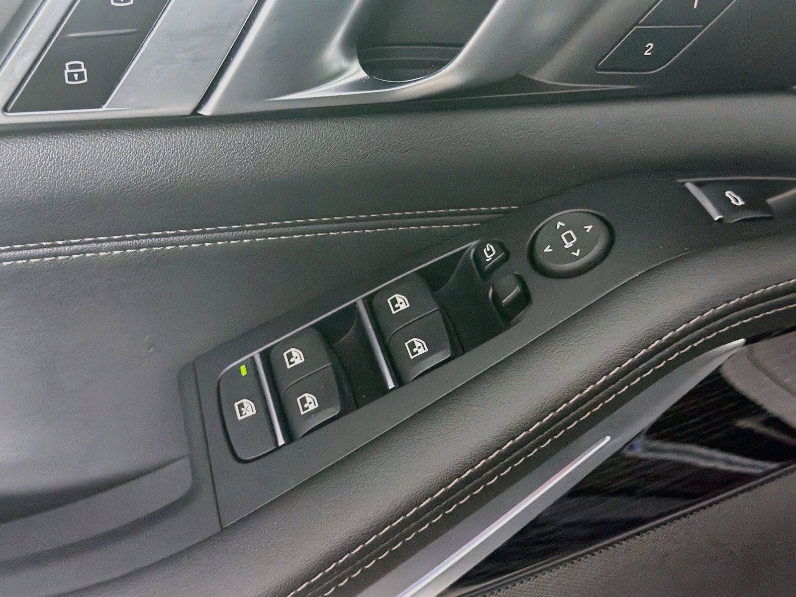 Used 2025 BMW X5 sDrive40i w/ M Sport Package RWD image 17
