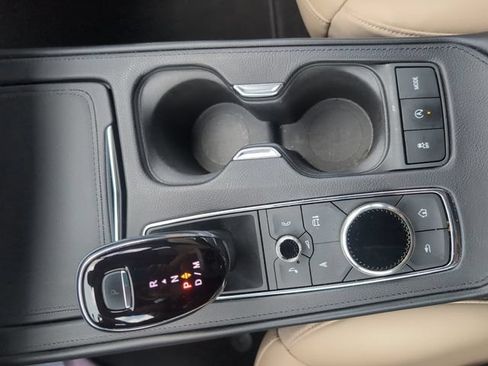 Used 2024 Cadillac XT4 Luxury w/ Cold Weather Package FWD image 16