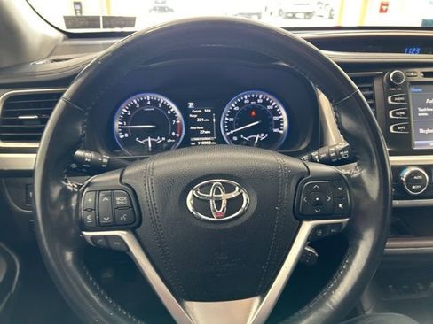 Used 2018 Toyota Highlander XLE AWD/4WD image 10
