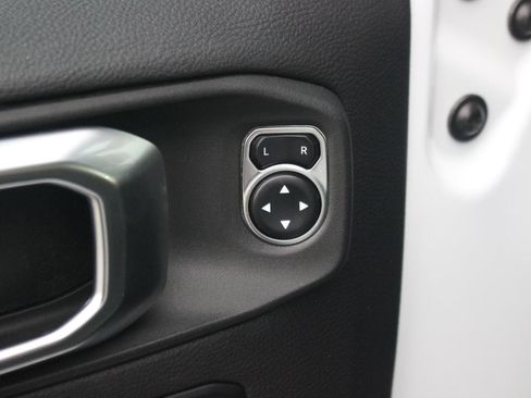 Used 2024 Jeep Gladiator Mojave image 16