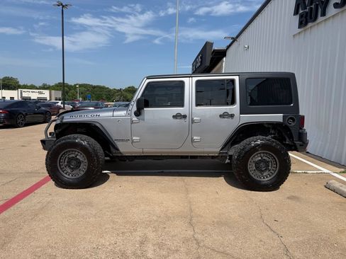 Used 2016 Jeep Wrangler Unlimited Rubicon w/ Connectivity Group AWD/4WD image 3