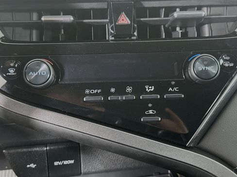 Used 2023 Toyota Camry SE FWD image 22