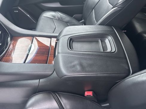 Used 2015 Cadillac Escalade ESV Luxury image 30
