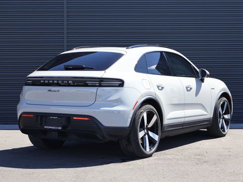 Certified 2026 Porsche Macan 4 Electric AWD/4WD image 10