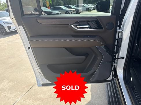 Used 2025 GMC Yukon XL Denali Ultimate AWD/4WD image 23