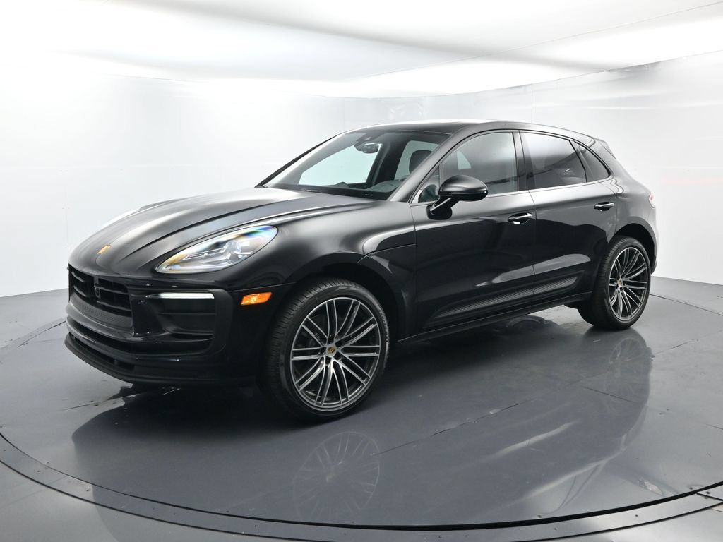 Certified 2025 Porsche Macan AWD/4WD image 1