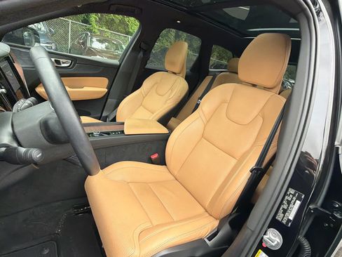 Used 2023 Volvo XC60 B5 Ultimate w/ Climate Package FWD image 27