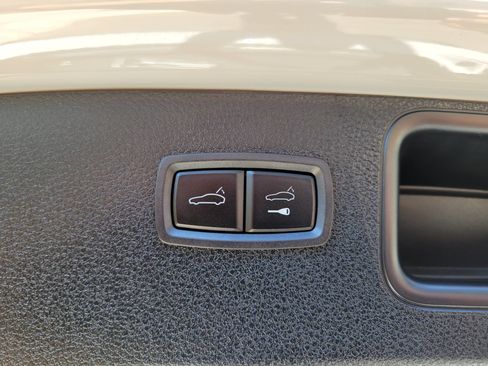 Certified 2023 Porsche Macan S AWD/4WD image 31