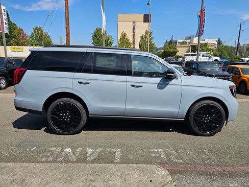 New 2027 Ford Expedition Platinum w/ Stealth Performance Package AWD/4WD image 4