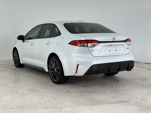 Used 2024 Toyota Corolla SE FWD image 3