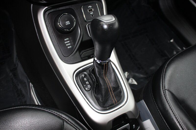 Used 2017 Jeep Compass Latitude w/ Popular Equipment Group AWD/4WD image 12
