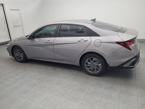 Used 2024 Hyundai Elantra SEL FWD image 3
