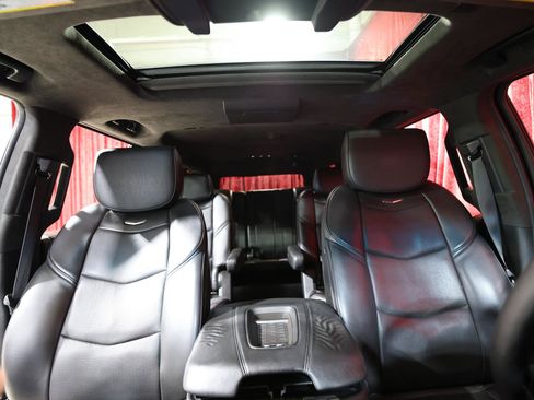 Used 2019 Cadillac Escalade ESV Platinum RWD image 26