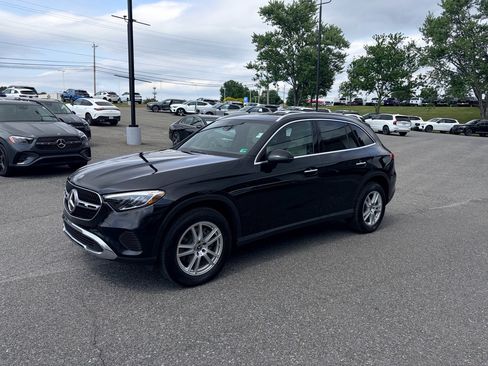 Used 2025 Mercedes-Benz GLC 300 4MATIC image 3