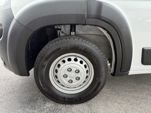 Used 2026 RAM ProMaster 2500 w/ Convenience Group FWD image 9