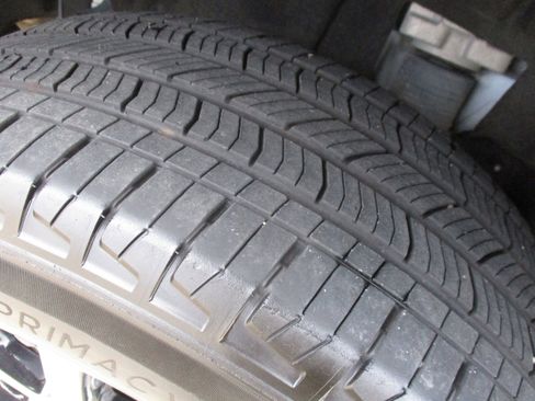 Used 2024 Jeep Grand Cherokee L Limited w/ Luxury Tech Group II image 15