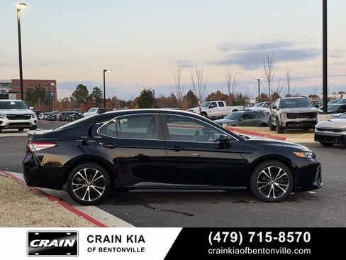 Used 2019 Toyota Camry SE image 8