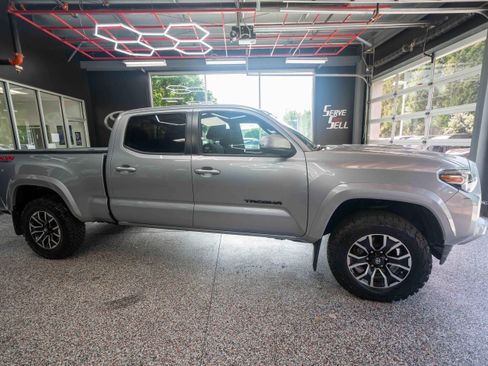 Used 2020 Toyota Tacoma TRD Sport AWD/4WD image 5