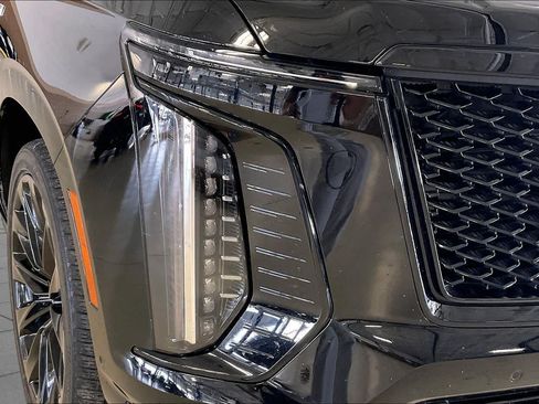 Used 2025 Cadillac Escalade Sport Platinum w/ LPO, ONYX Package AWD/4WD image 25