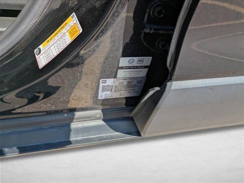 Used 2023 GMC Acadia SLT image 18