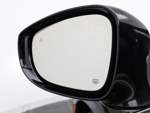 Used 2023 Chrysler Pacifica Limited FWD image 17