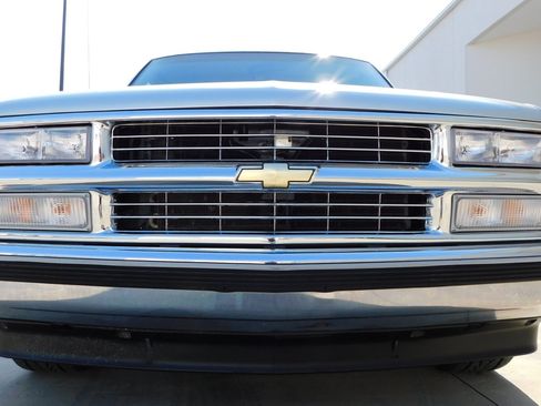 Used 1993 Chevrolet Silverado 1500 2WD Regular Cab image 2
