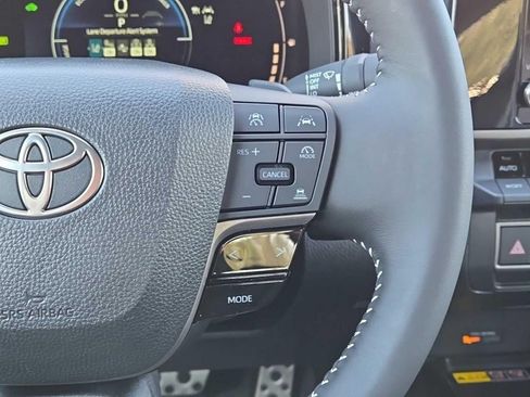 Used 2025 Toyota Camry SE w/ Convenience Package FWD image 22