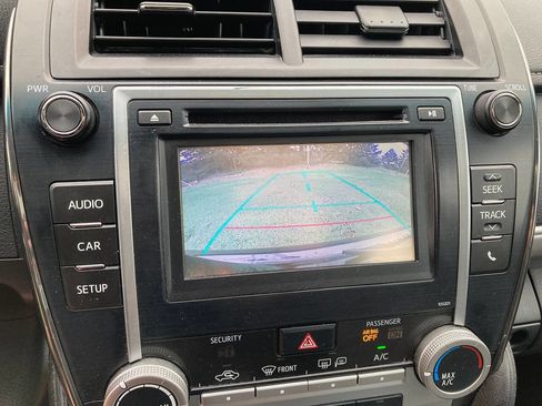 Used 2014 Toyota Camry SE w/ Moonroof Package FWD image 13