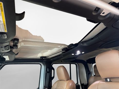 Used 2023 Jeep Gladiator Overland w/ Popular Equipment Package image 23