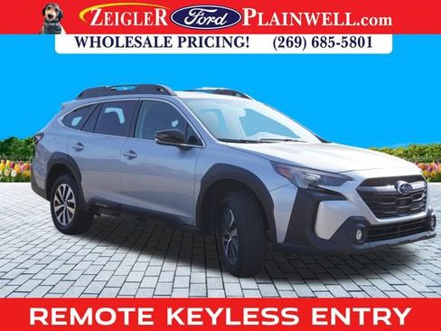 Used 2023 Subaru Outback Premium image 7